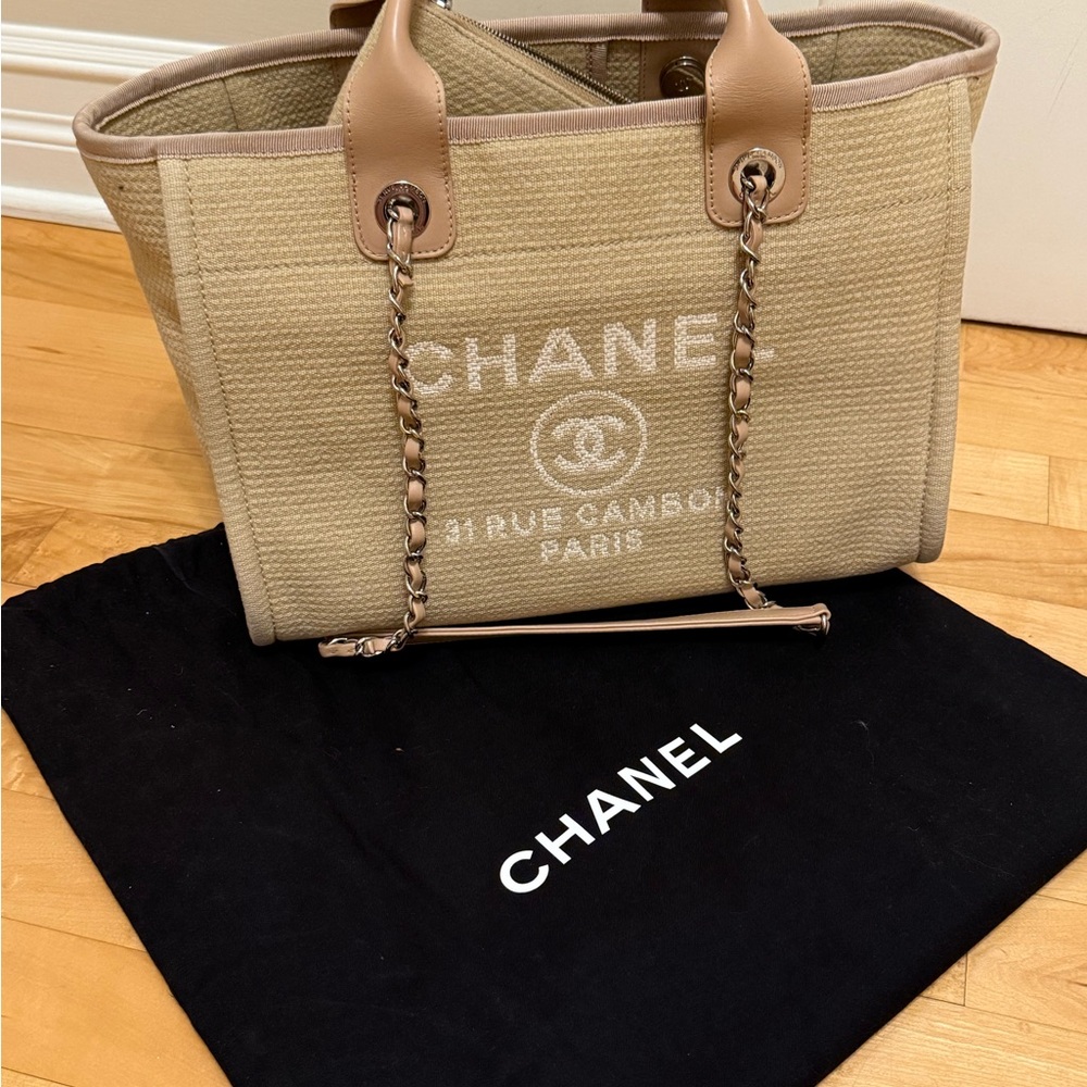 CHANEL Small Deauville Tote in beige - Picture 16 of 16